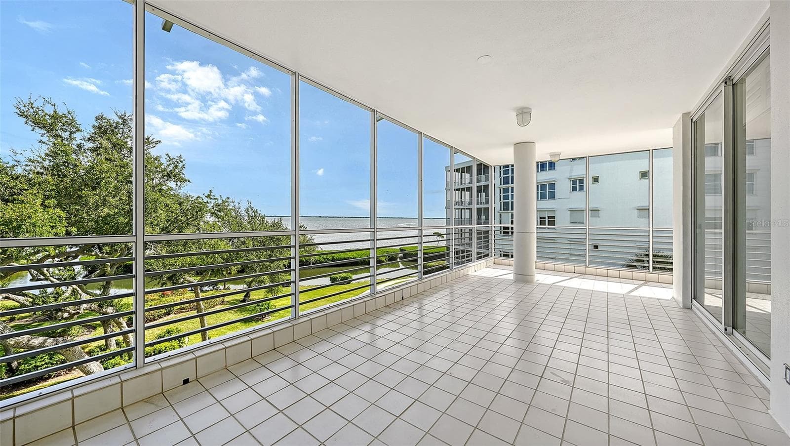 Covered Terrace - 2550 HARBOURSIDE DR #334, LONGBOAT KEY
