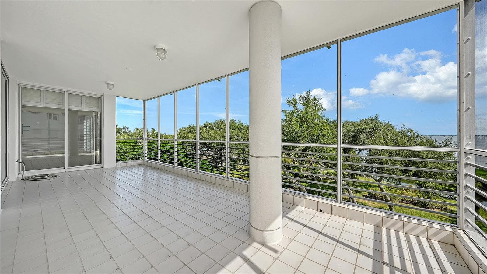 Large Covered Area - 2550 HARBOURSIDE DR #334, LONGBOAT KEY