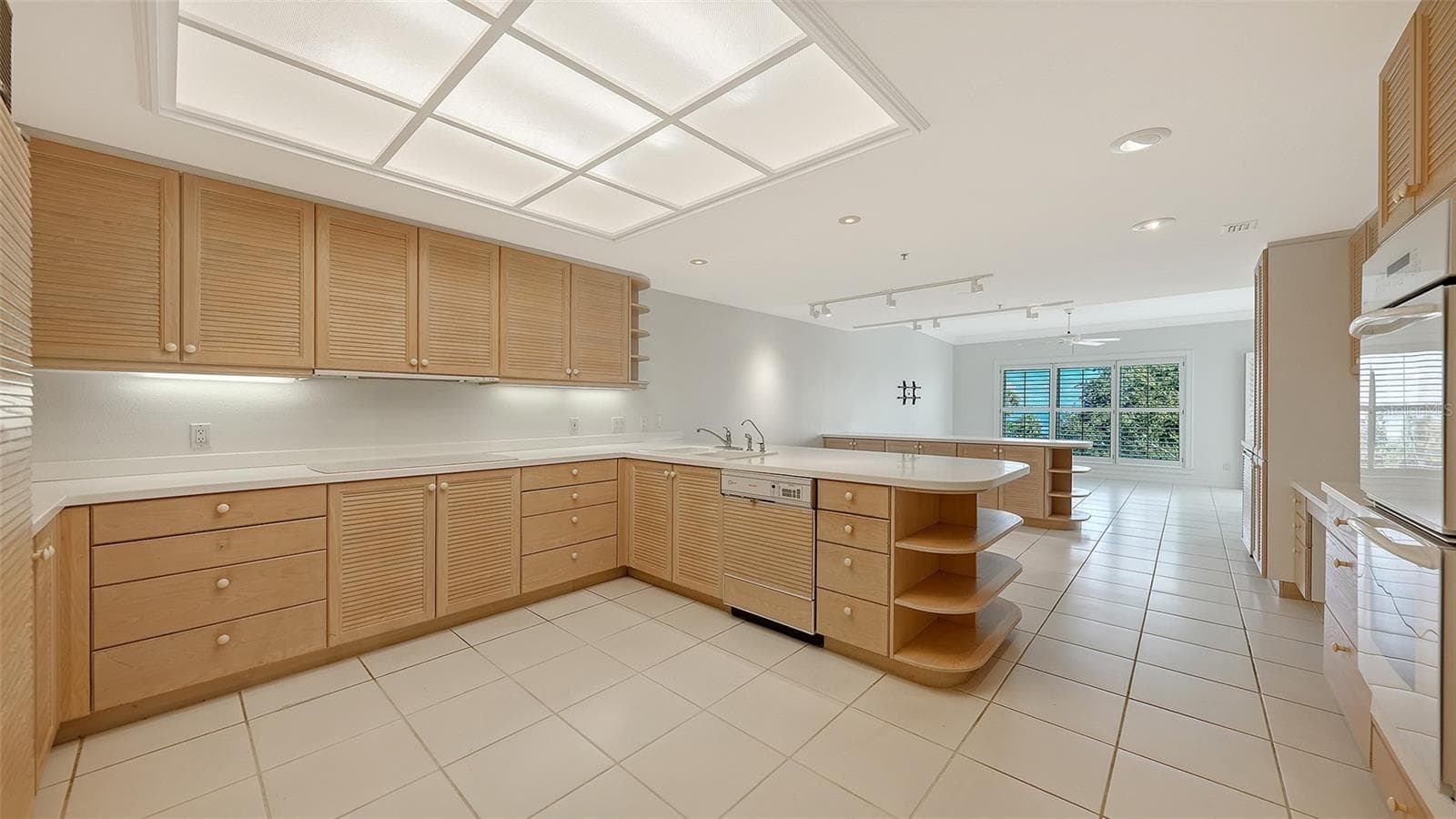 Condominium at 2550 HARBOURSIDE DR #334, LONGBOAT KEY, photo 25 of 64