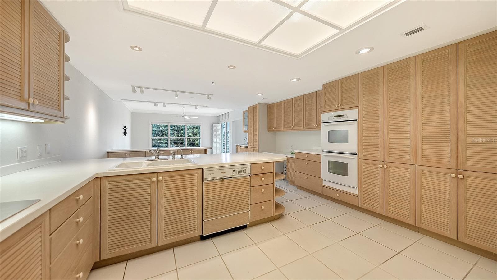 Condominium at 2550 HARBOURSIDE DR #334, LONGBOAT KEY, photo 26 of 64