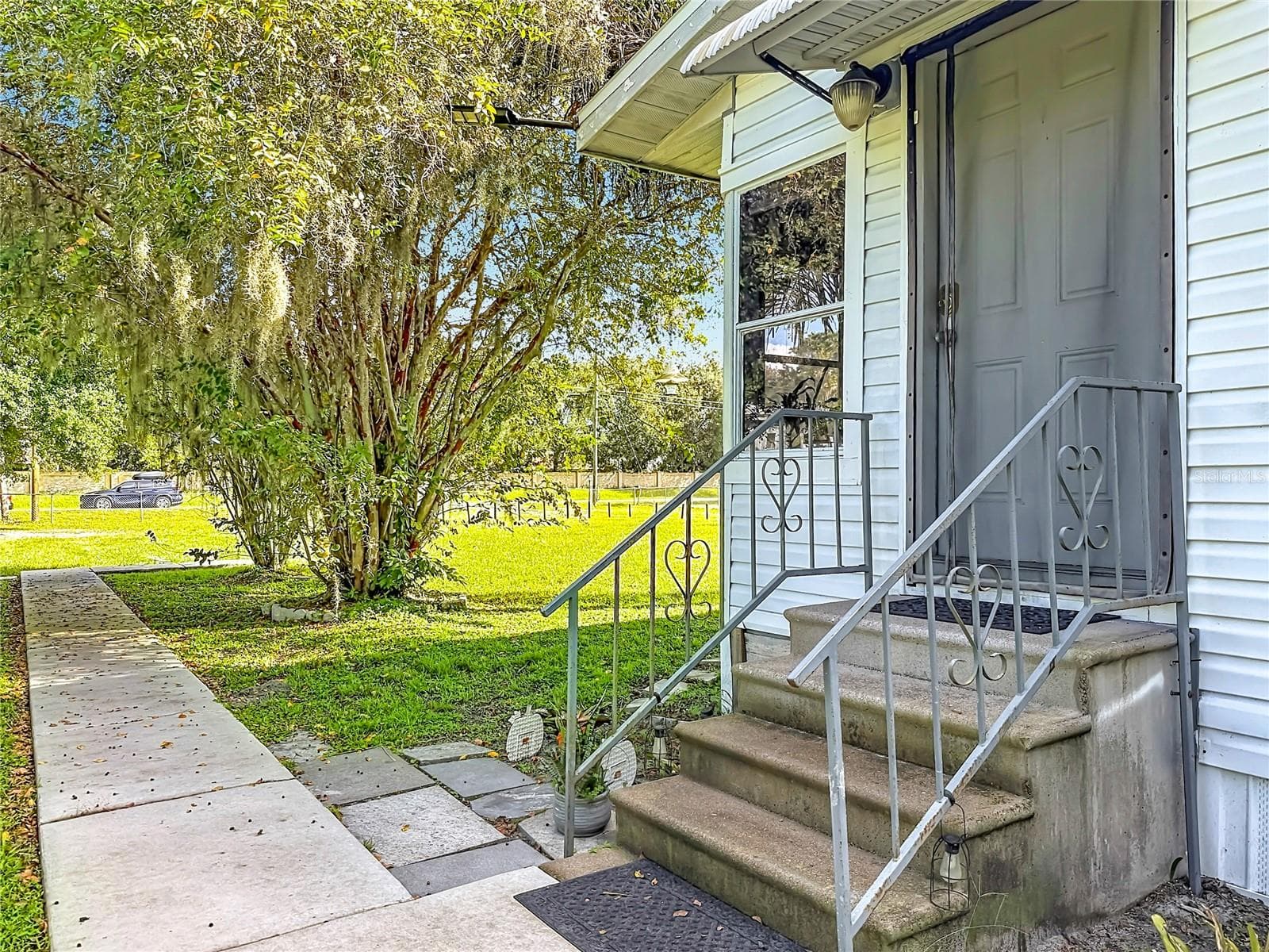 Manufactured Home at 18452 AMITYVILLE DR, ORLANDO, photo 3 of 46