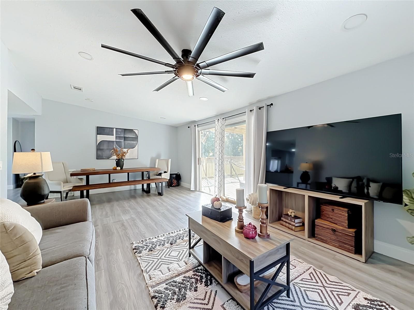 Manufactured Home at 18452 AMITYVILLE DR, ORLANDO, photo 4 of 46