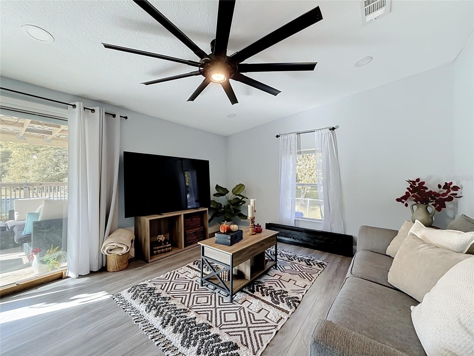 Manufactured Home at 18452 AMITYVILLE DR, ORLANDO, photo 5 of 46