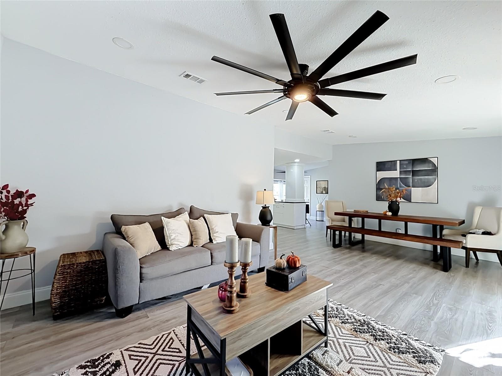 Manufactured Home at 18452 AMITYVILLE DR, ORLANDO, photo 6 of 46