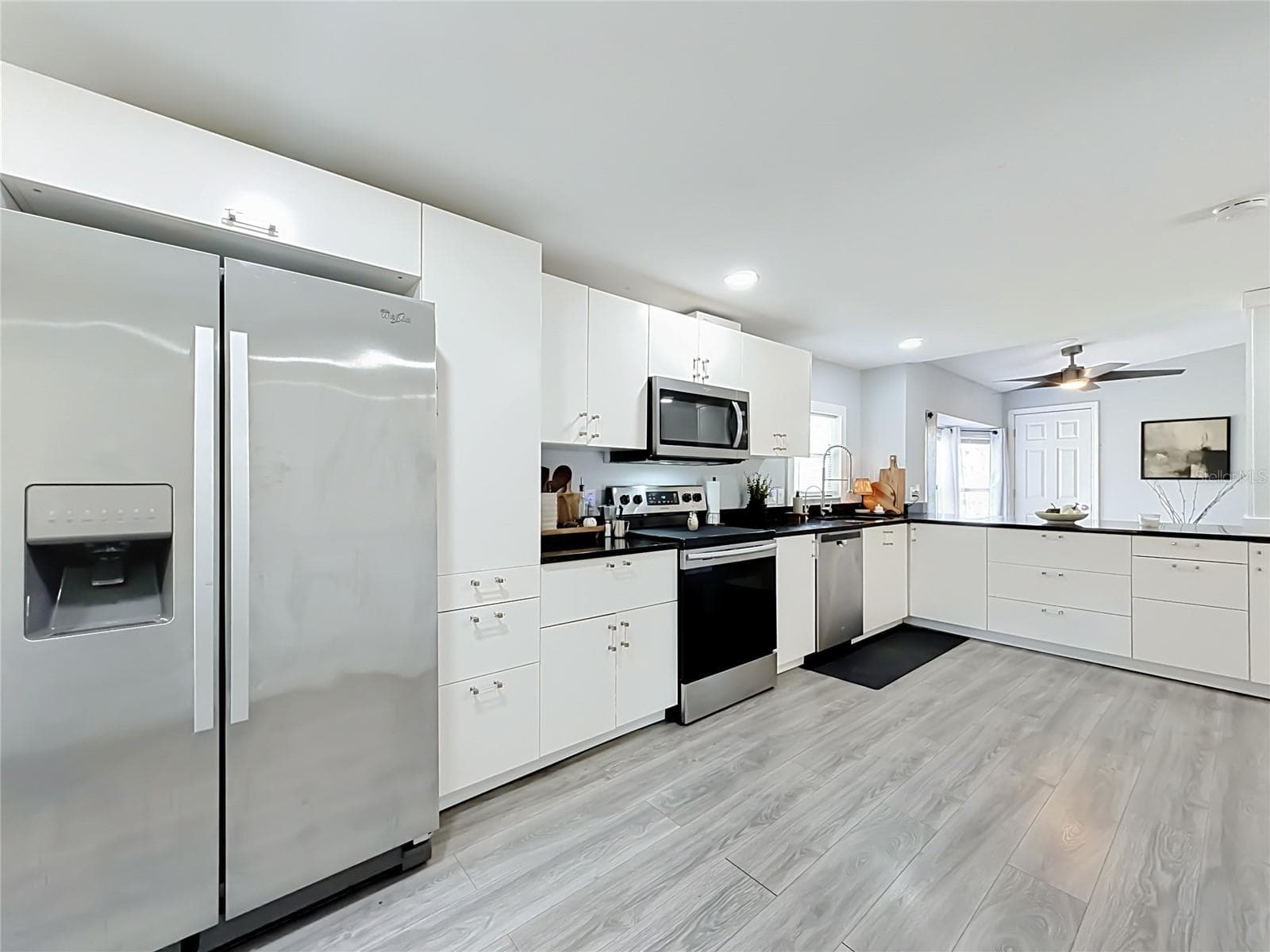 Manufactured Home at 18452 AMITYVILLE DR, ORLANDO, photo 10 of 46