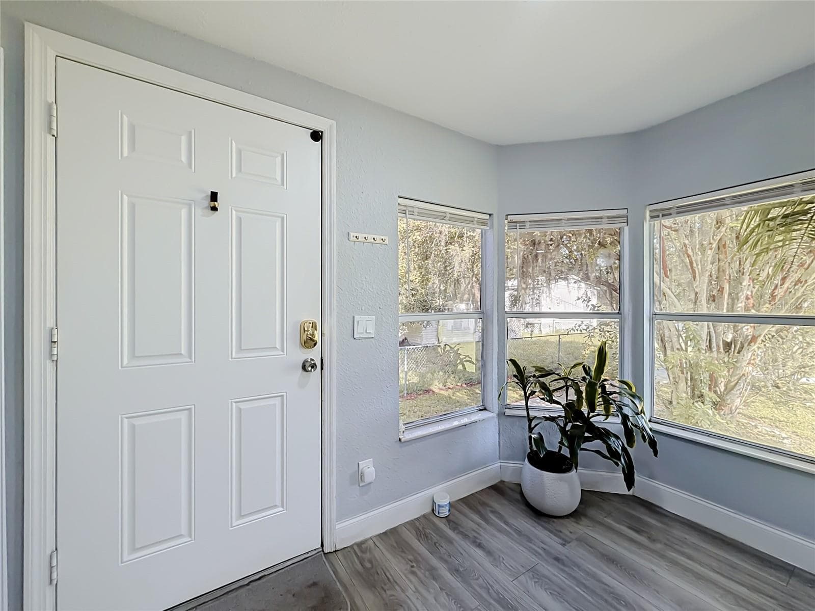 Manufactured Home at 18452 AMITYVILLE DR, ORLANDO, photo 16 of 46