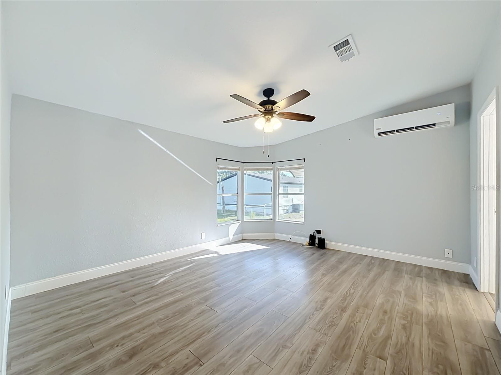 Manufactured Home at 18452 AMITYVILLE DR, ORLANDO, photo 28 of 46