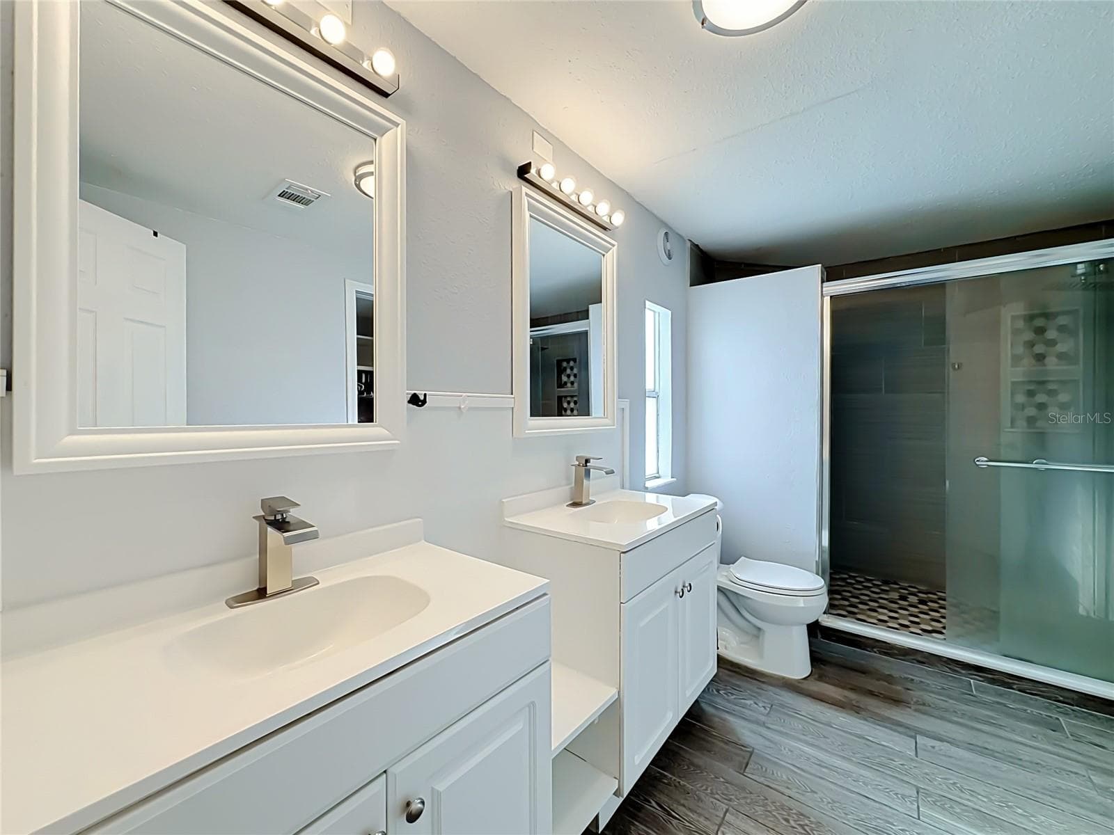 Manufactured Home at 18452 AMITYVILLE DR, ORLANDO, photo 31 of 46