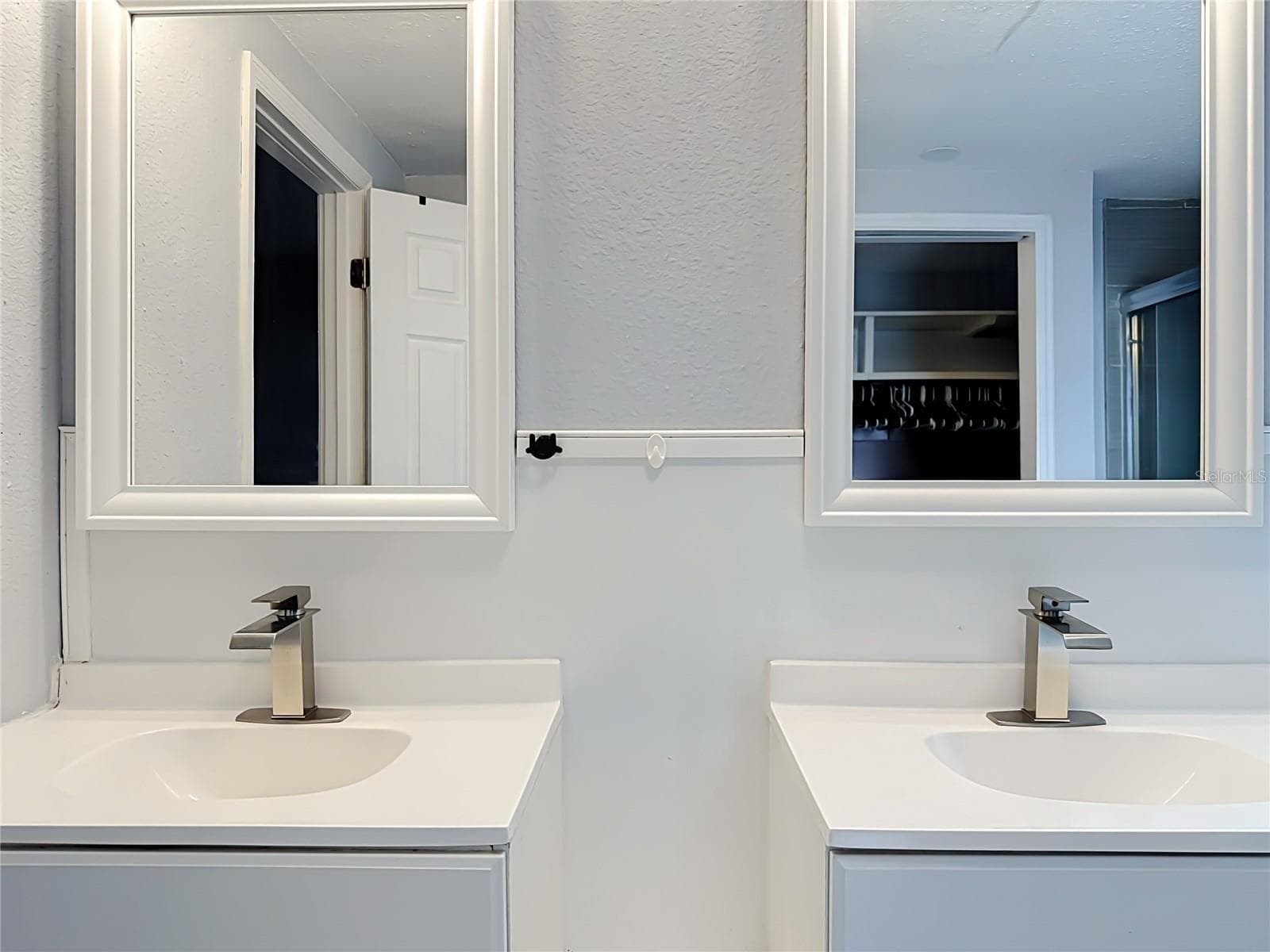 Manufactured Home at 18452 AMITYVILLE DR, ORLANDO, photo 33 of 46