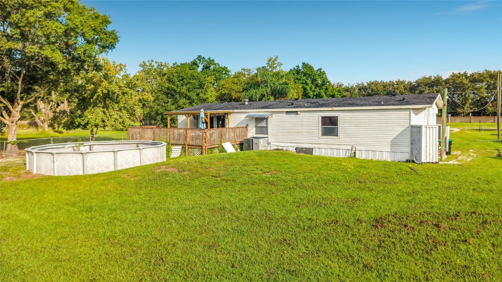 Manufactured Home at 18452 AMITYVILLE DR, ORLANDO, photo 37 of 46