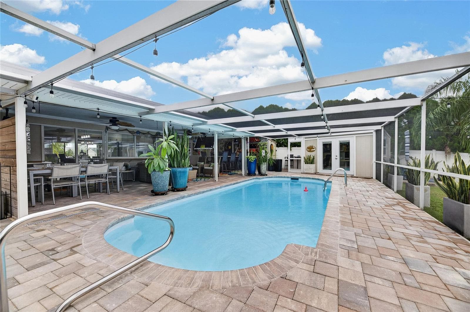 28' x 11'....A Bunch Of People Can Fit IN Here! Beer Pong Anyone??!! - 6510 SOLITAIRE PALM WAY, APOLLO BEACH