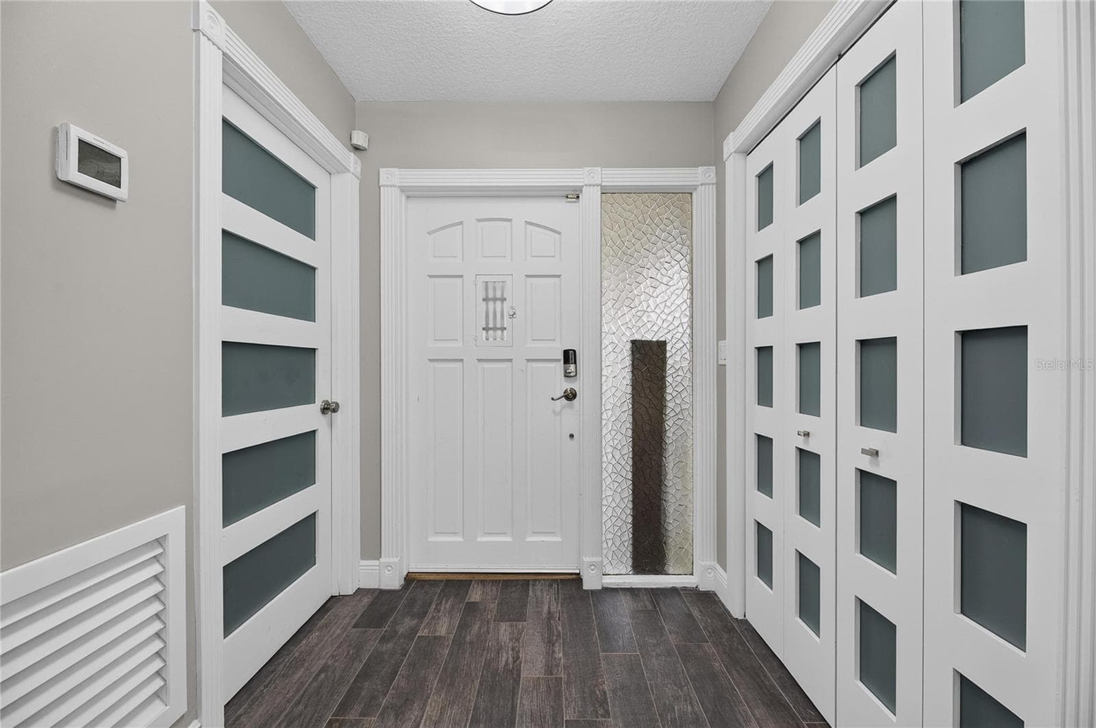 The Generous Sized Foyer Warmly Welcomes You In! - 6510 SOLITAIRE PALM WAY, APOLLO BEACH