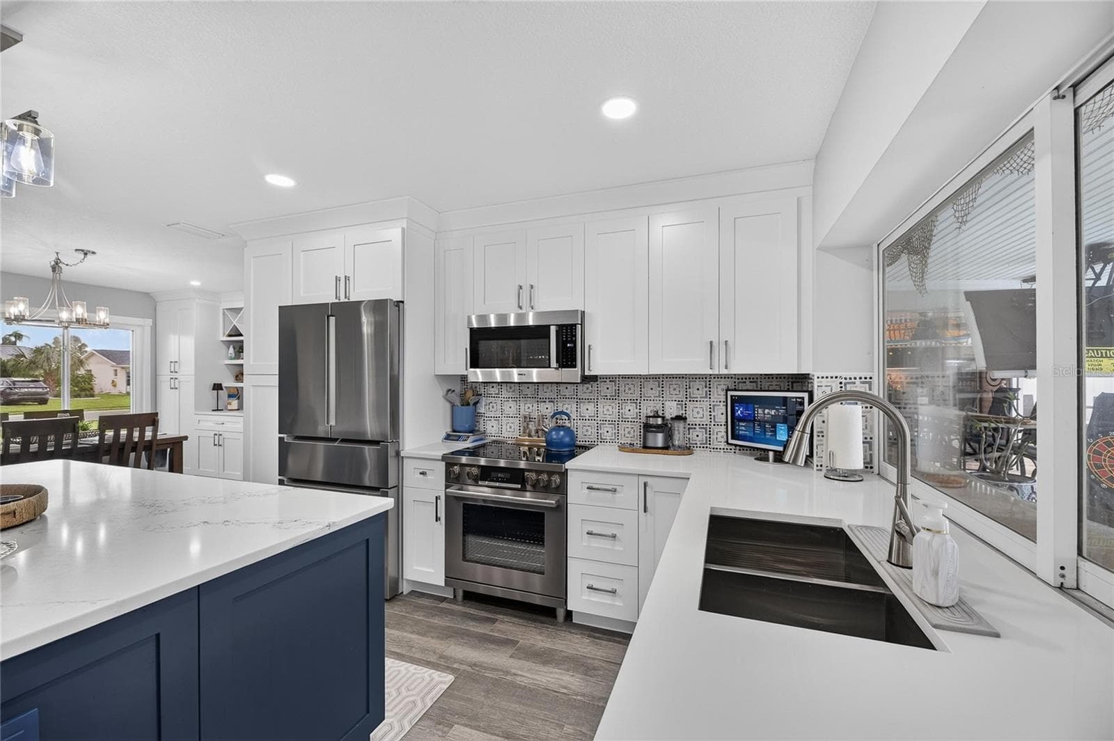 That Oven? A Premium Bosch Convection Oven With An Induction Cooktop! - 6510 SOLITAIRE PALM WAY, APOLLO BEACH