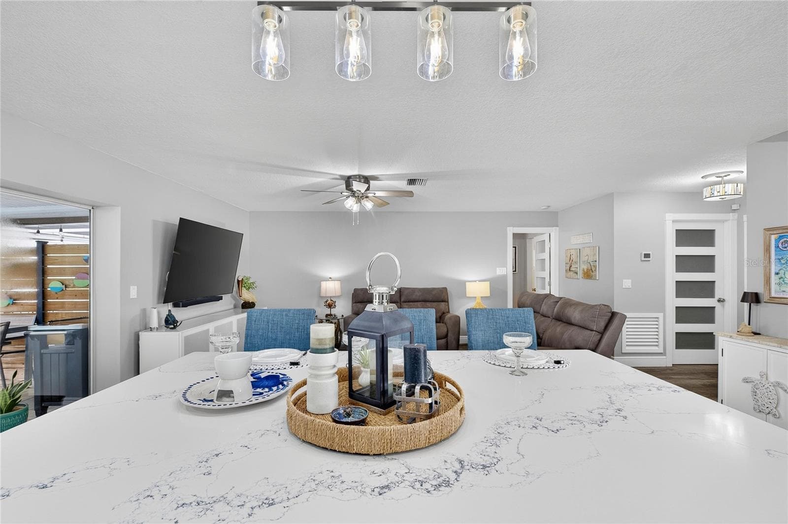 Whipping Up Dishes In The Kitchen While Easily Chatting With Guests At The Snack Bar & Living Room! - 6510 SOLITAIRE PALM WAY, APOLLO BEACH
