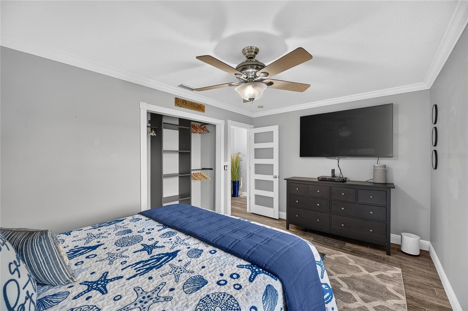 There's Another 5-Panel Frosted Glass Door!! - 6510 SOLITAIRE PALM WAY, APOLLO BEACH