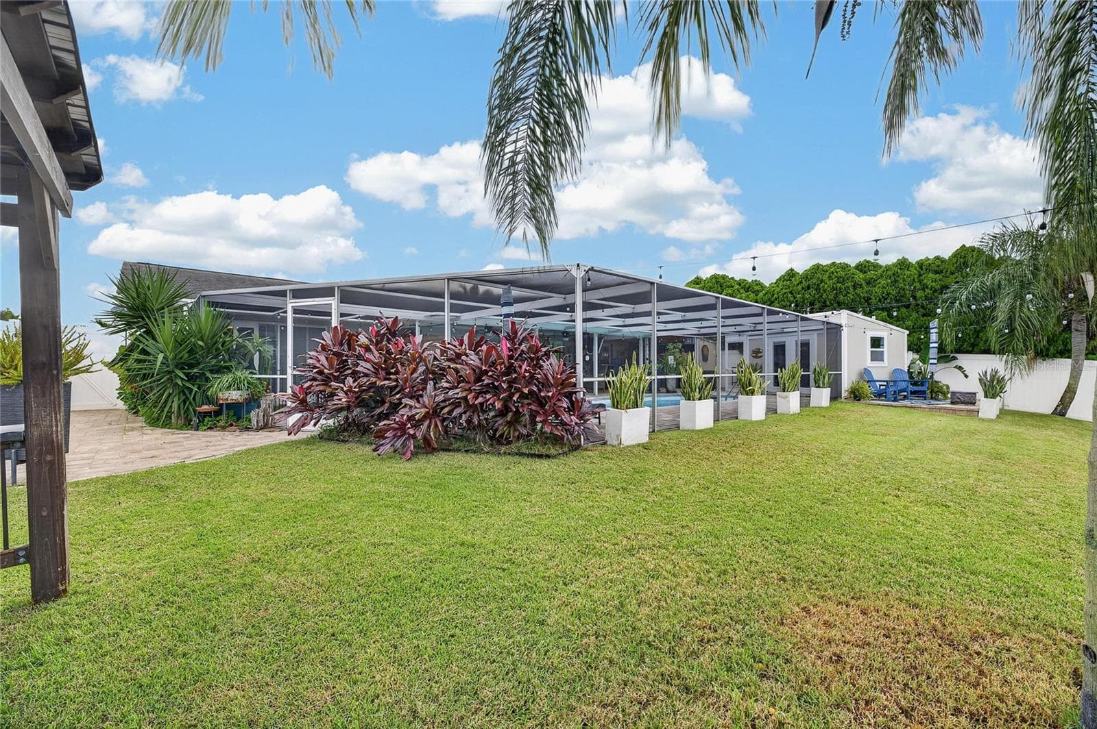 You Have A Large, Green Backyard Here Between The Home & The Seawall!! - 6510 SOLITAIRE PALM WAY, APOLLO BEACH