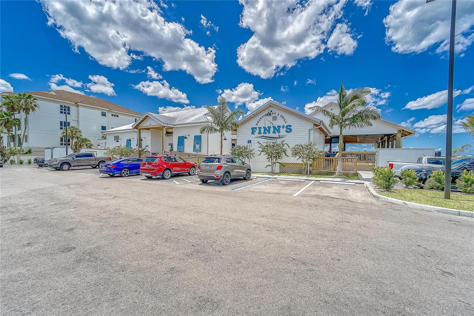 Finn's Restaurant. - 6510 SOLITAIRE PALM WAY, APOLLO BEACH