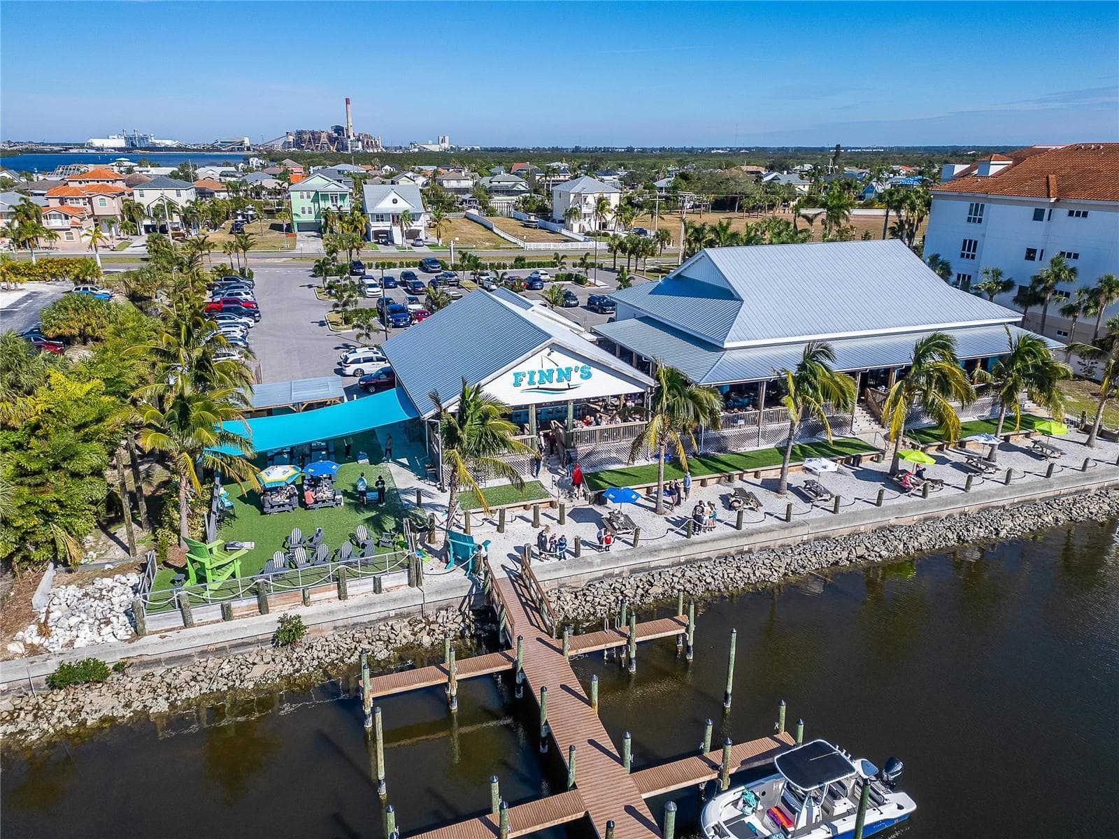 Finn's Restaurant. - 6510 SOLITAIRE PALM WAY, APOLLO BEACH