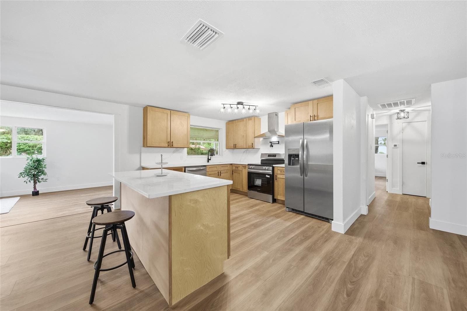 Single Family Residence at 3027 REDWOOD AVE, LAKELAND, photo 5 of 31