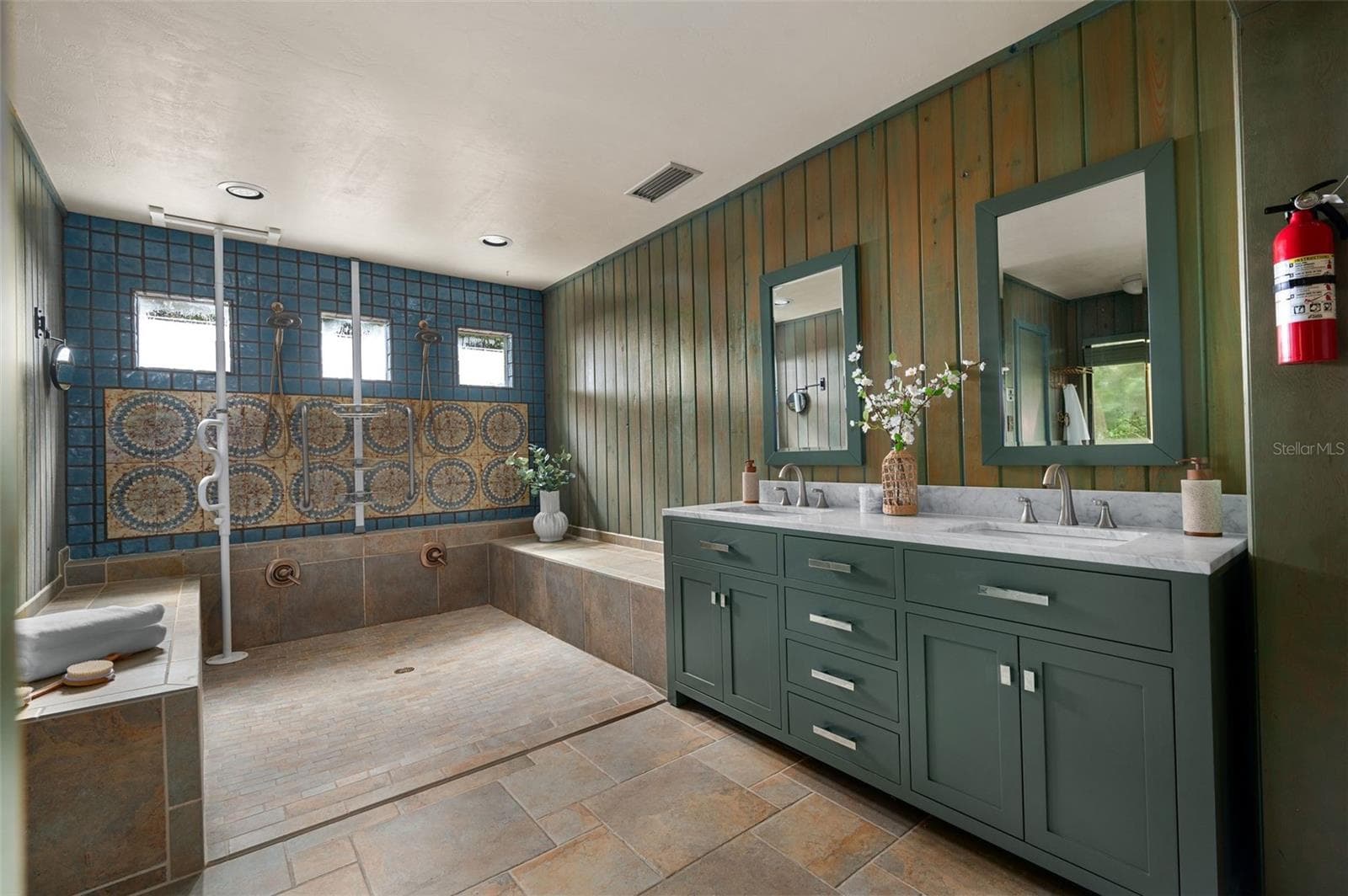 Primary bathroom - 5306 NW 57TH WAY, GAINESVILLE