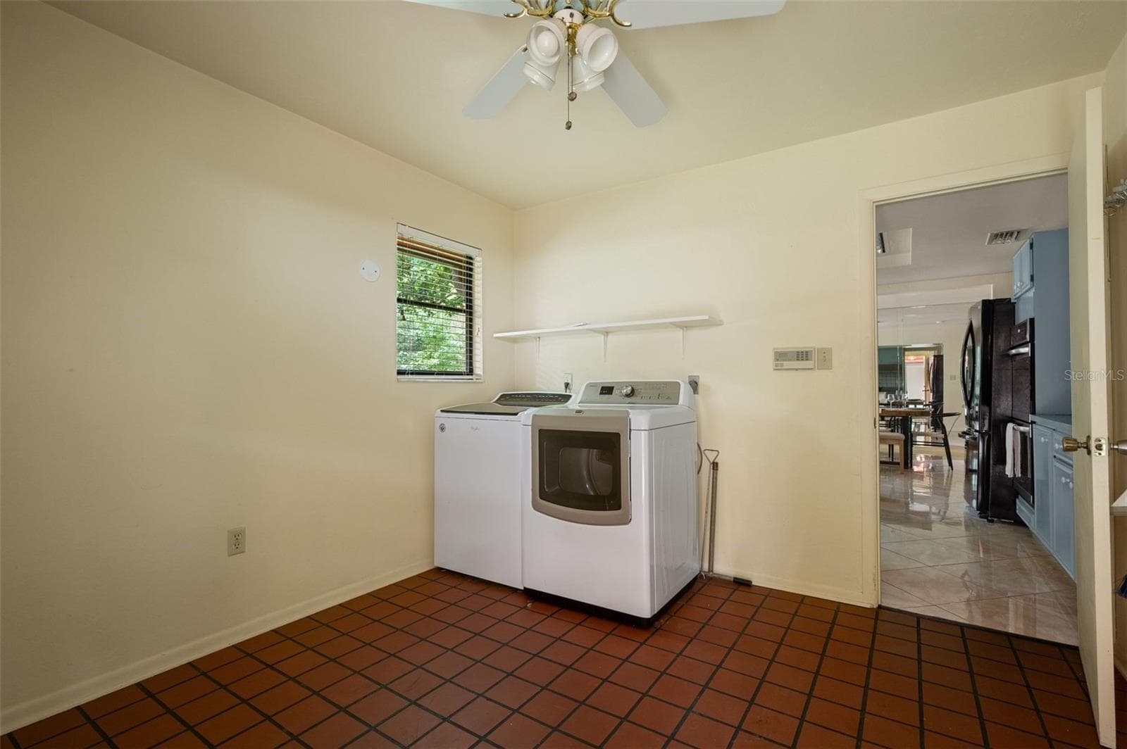 Large Indoor Laundry Room off of Kitchen - 5306 NW 57TH WAY, GAINESVILLE
