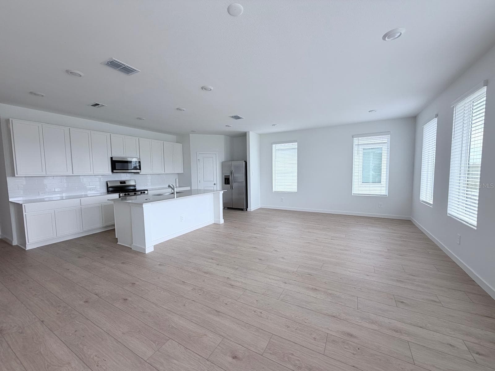 Single Family Residence at 5538 GUAVA CT, KISSIMMEE, photo 3 of 19