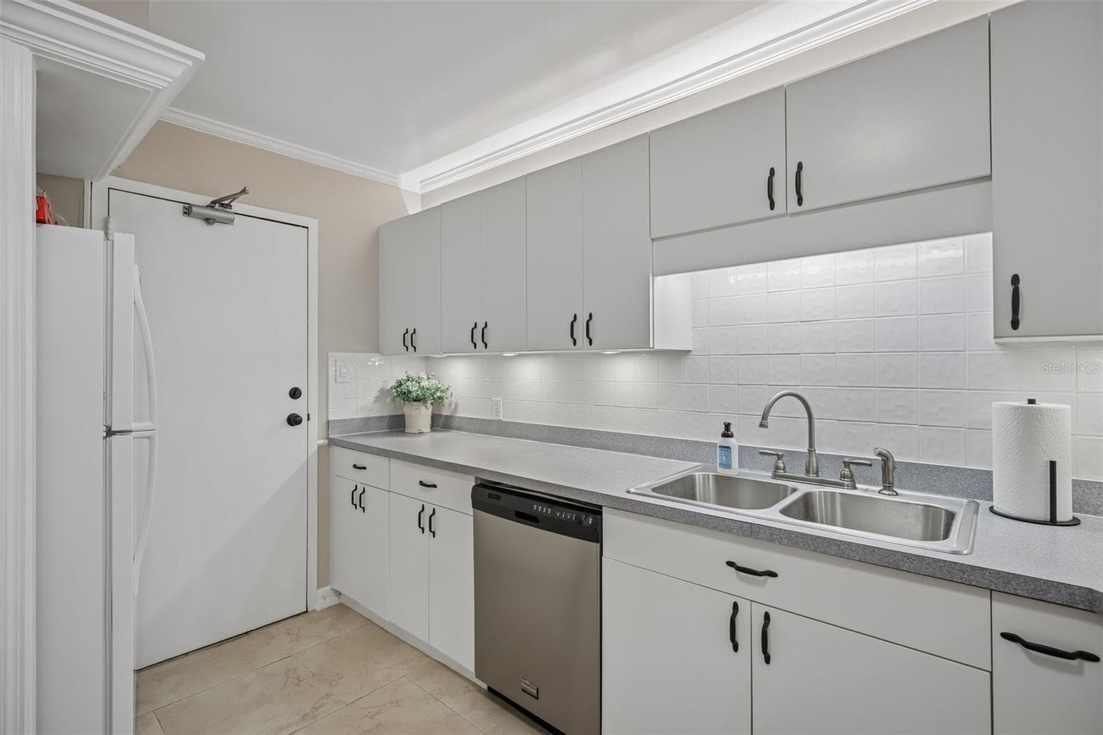 Condominium at 1621 GULF BLVD #1604, CLEARWATER, photo 20 of 59