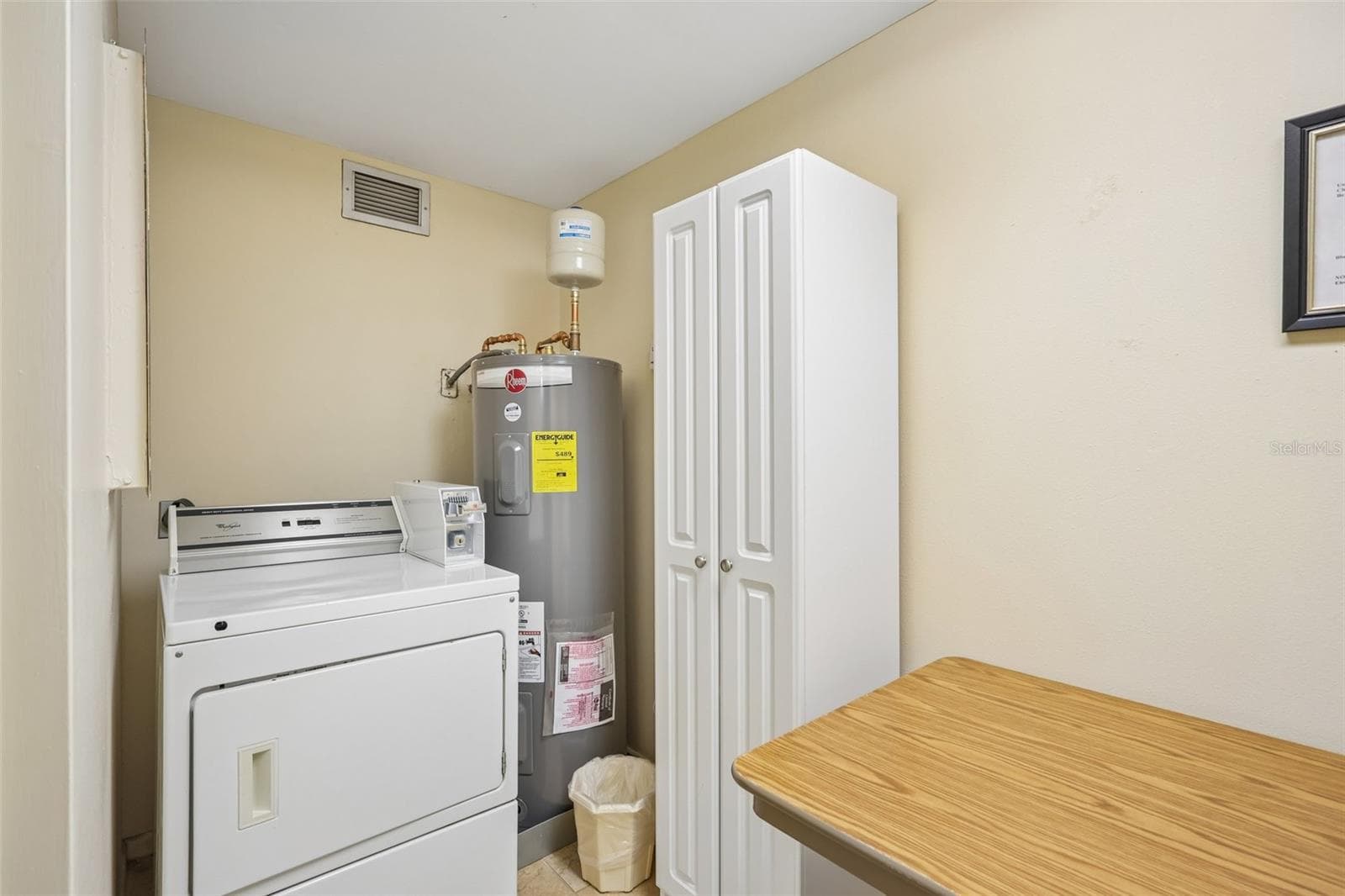 16th Floor laundry - 1621 GULF BLVD #1604, CLEARWATER