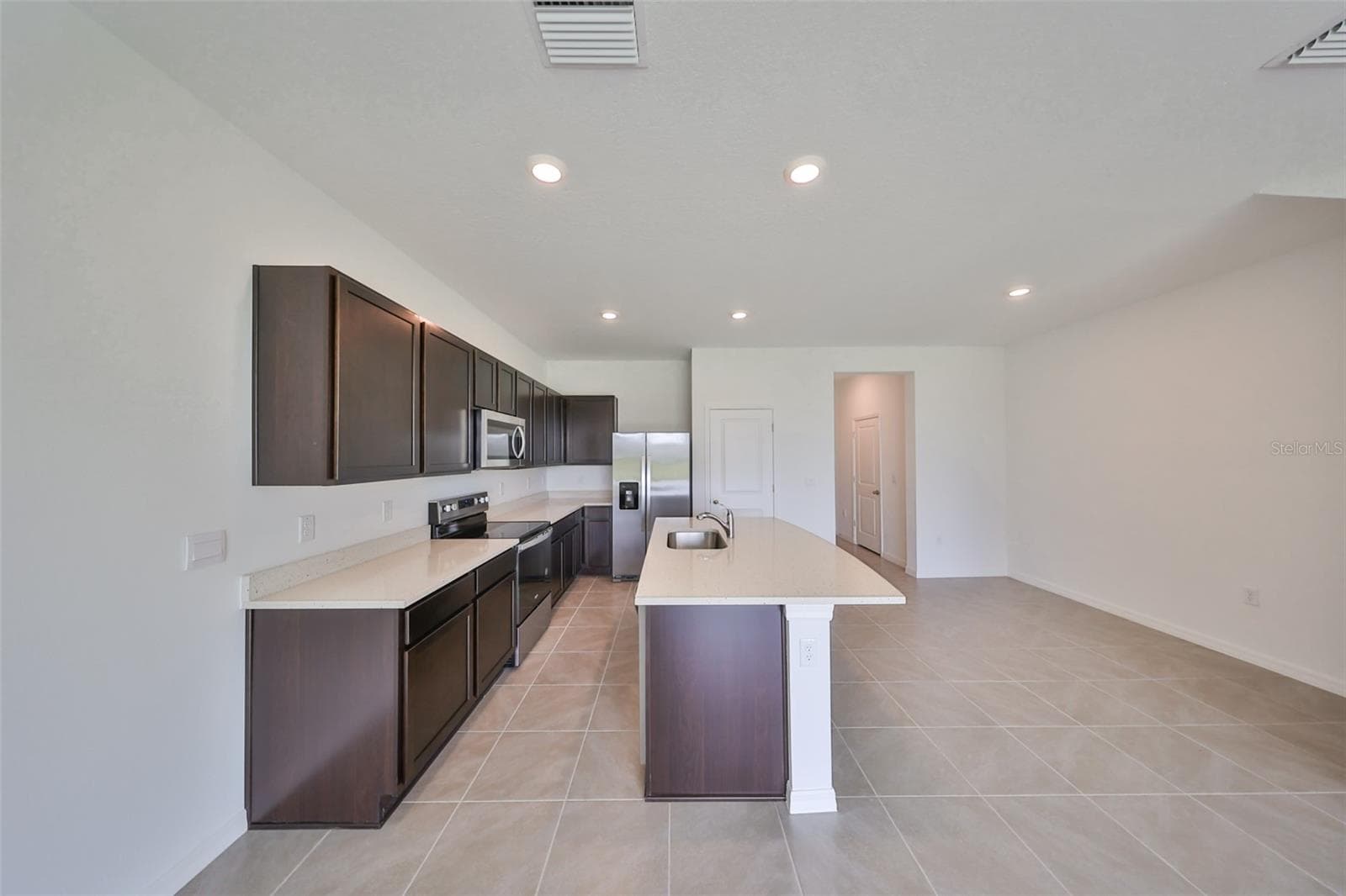 Townhouse at 3531 WHITE DANDELION CT, PLANT CITY, photo 6 of 51