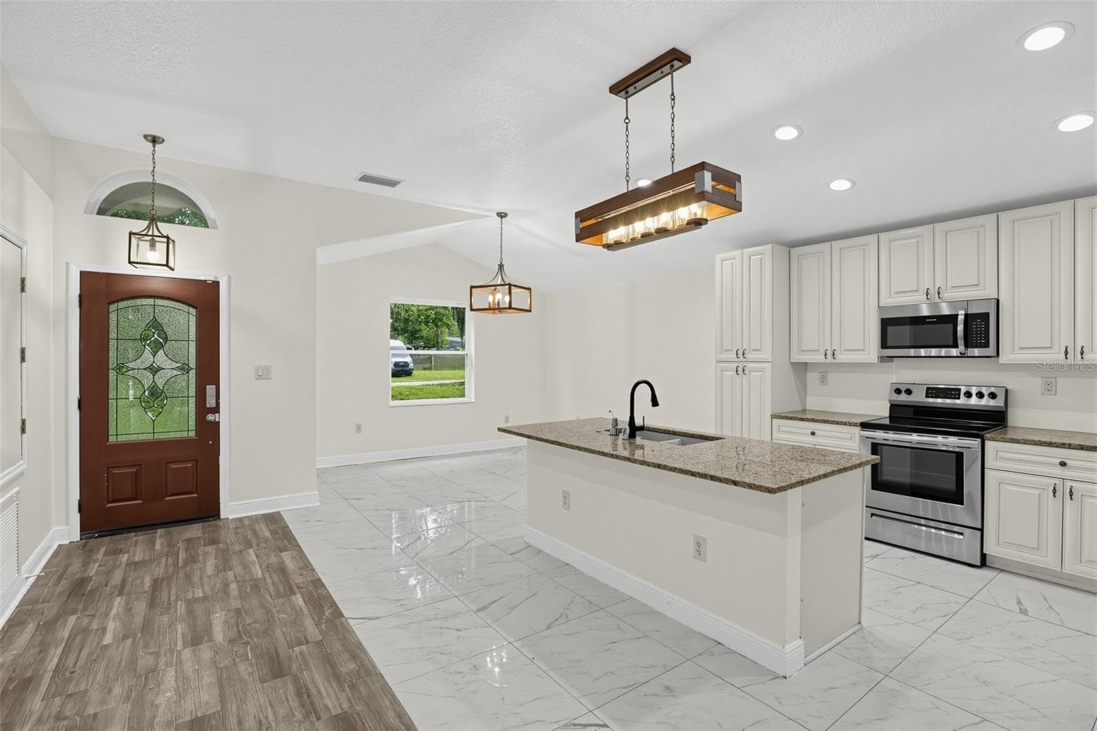Single Family Residence at 7320 TOMBERLIN LN, MOUNT DORA, photo 7 of 26