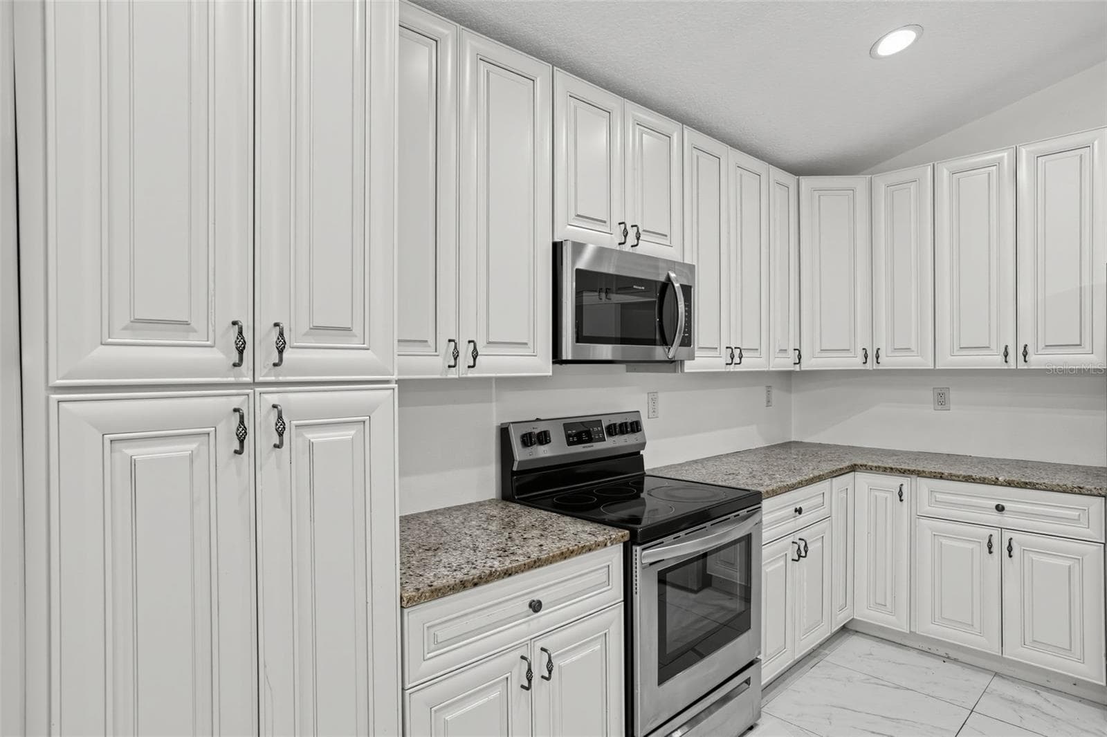 Single Family Residence at 7320 TOMBERLIN LN, MOUNT DORA, photo 8 of 26