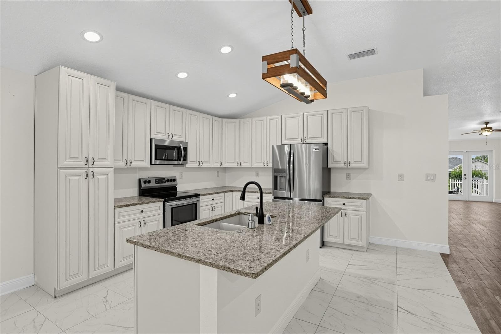 Single Family Residence at 7320 TOMBERLIN LN, MOUNT DORA, photo 9 of 26