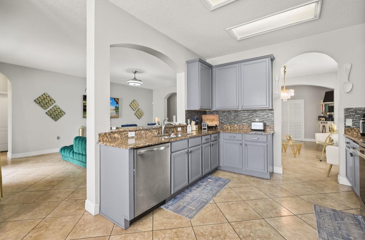 Single Family Residence at 12657 IRIS LAKE DR, ORLANDO, photo 18 of 32