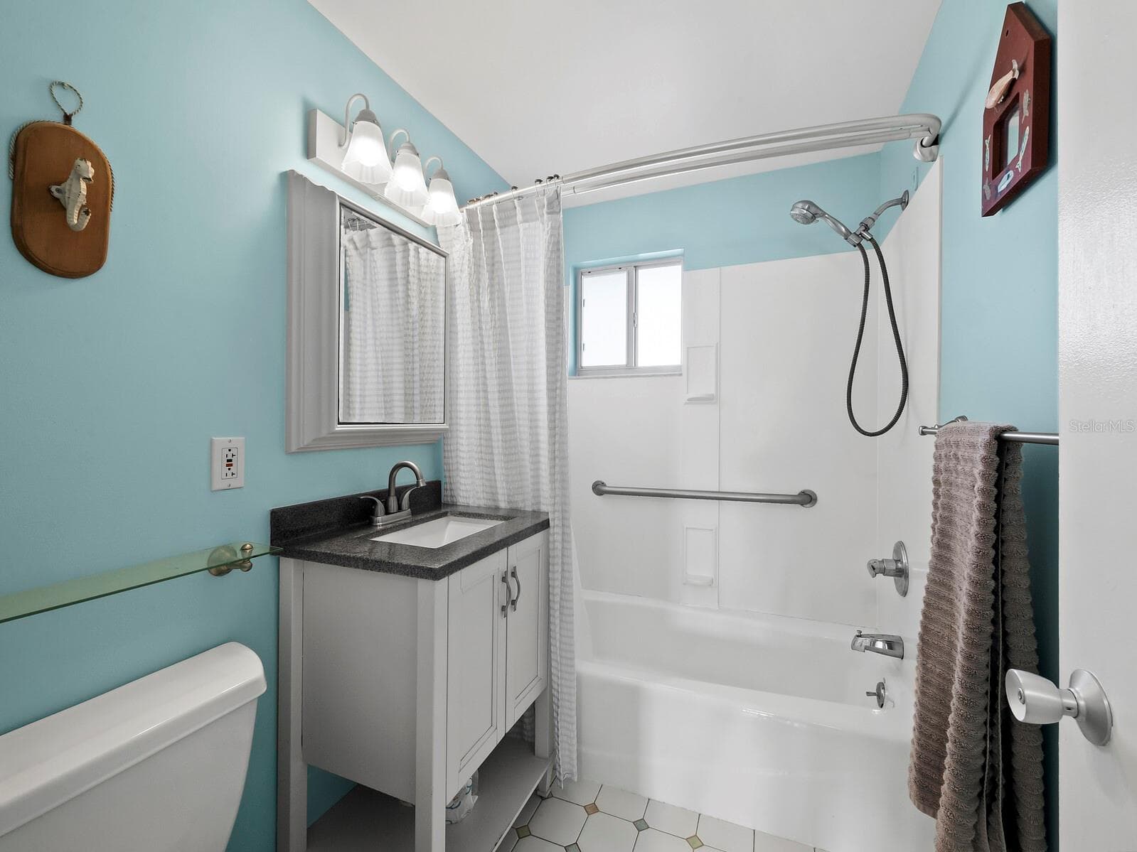 Condominium at 475 BENJAMIN FRANKLIN DR #215, SARASOTA, photo 13 of 43