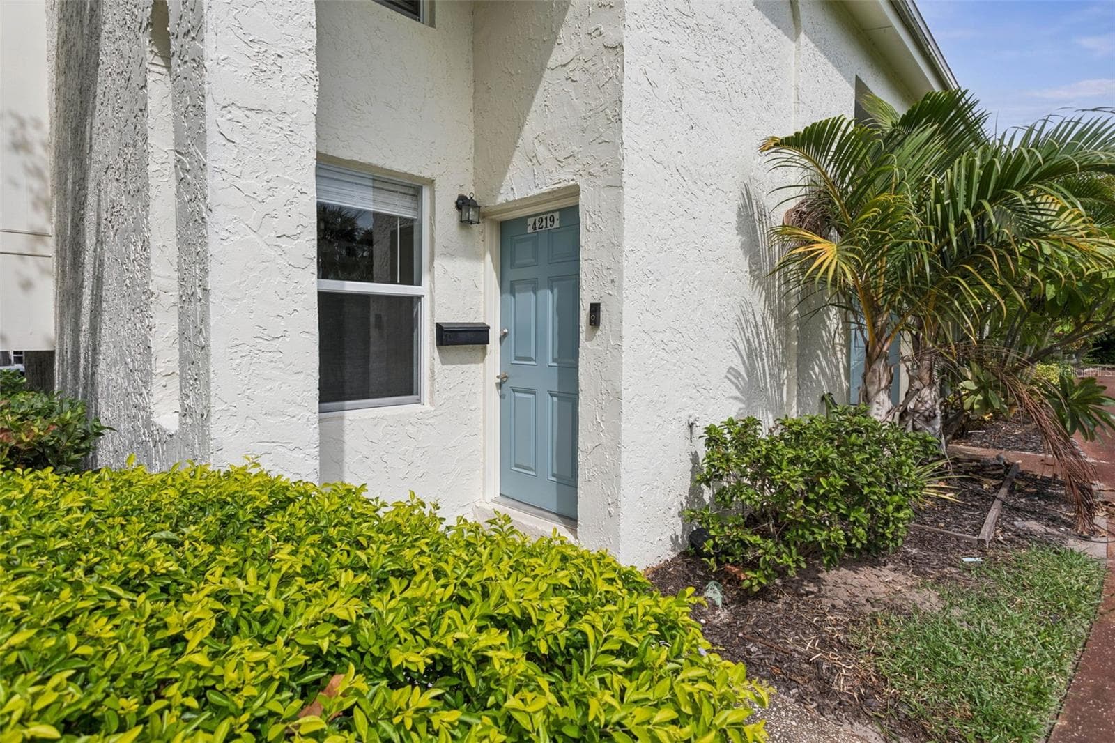front door/entrance - 4219 LA SORRENTO CT, TAMPA