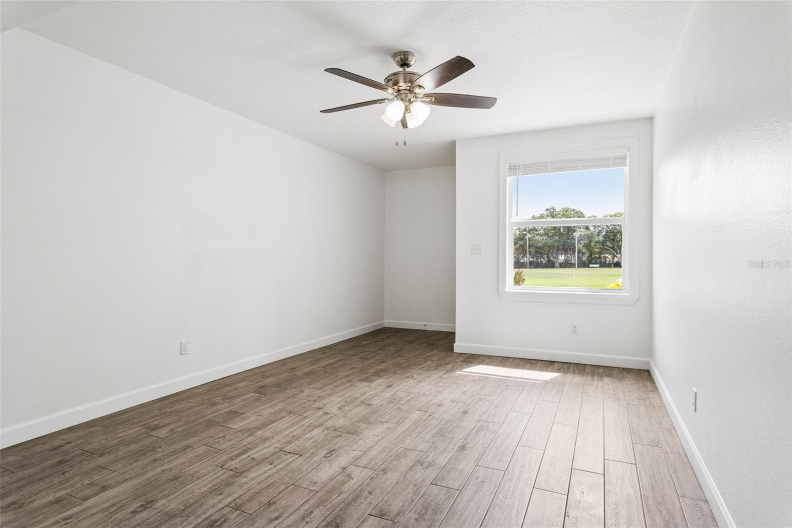 reverse view of living room - 4219 LA SORRENTO CT, TAMPA