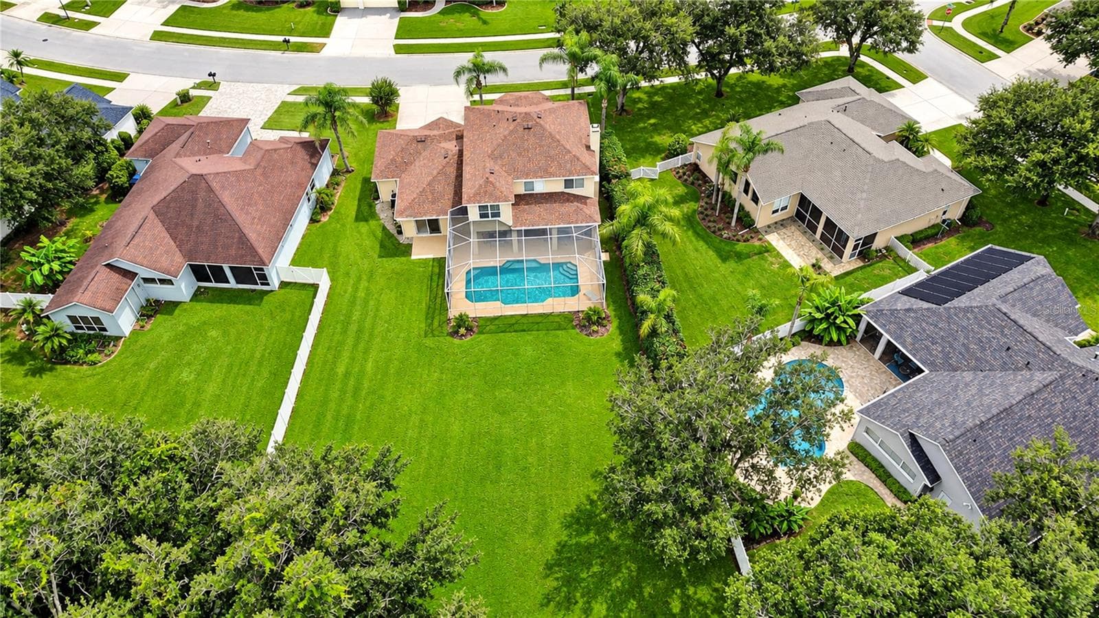 Nearly half-acre lot offering space, privacy, and outdoor enjoyment. - 5104 WHISPERING LEAF TRL, VALRICO