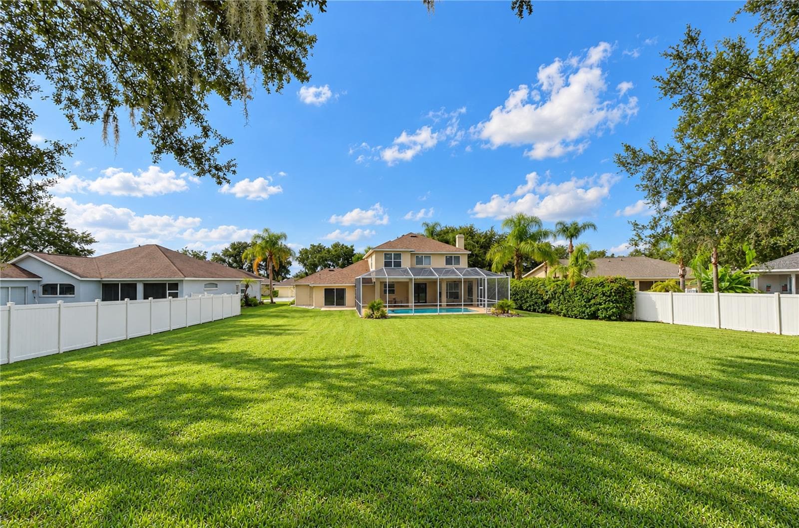 Picturesque setting surrounded by majestic oak trees and natural beauty. - 5104 WHISPERING LEAF TRL, VALRICO