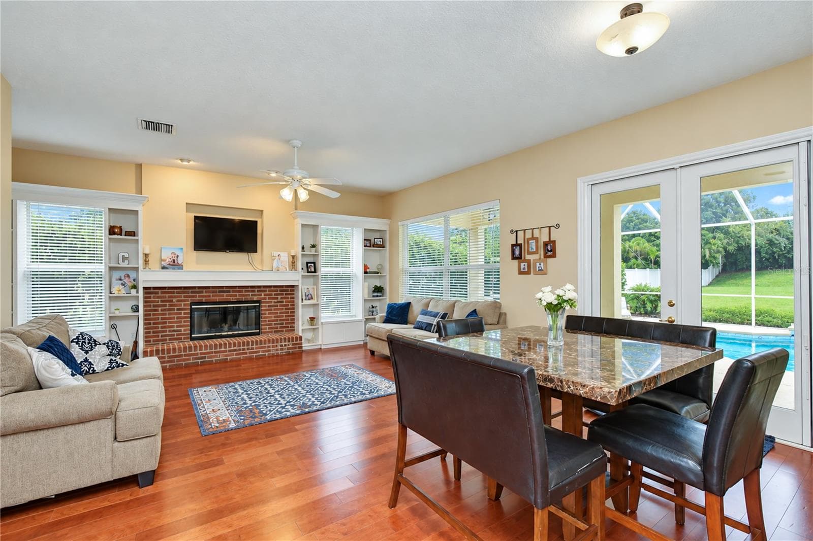 Flexible front living space ideal for relaxing or entertaining. - 5104 WHISPERING LEAF TRL, VALRICO