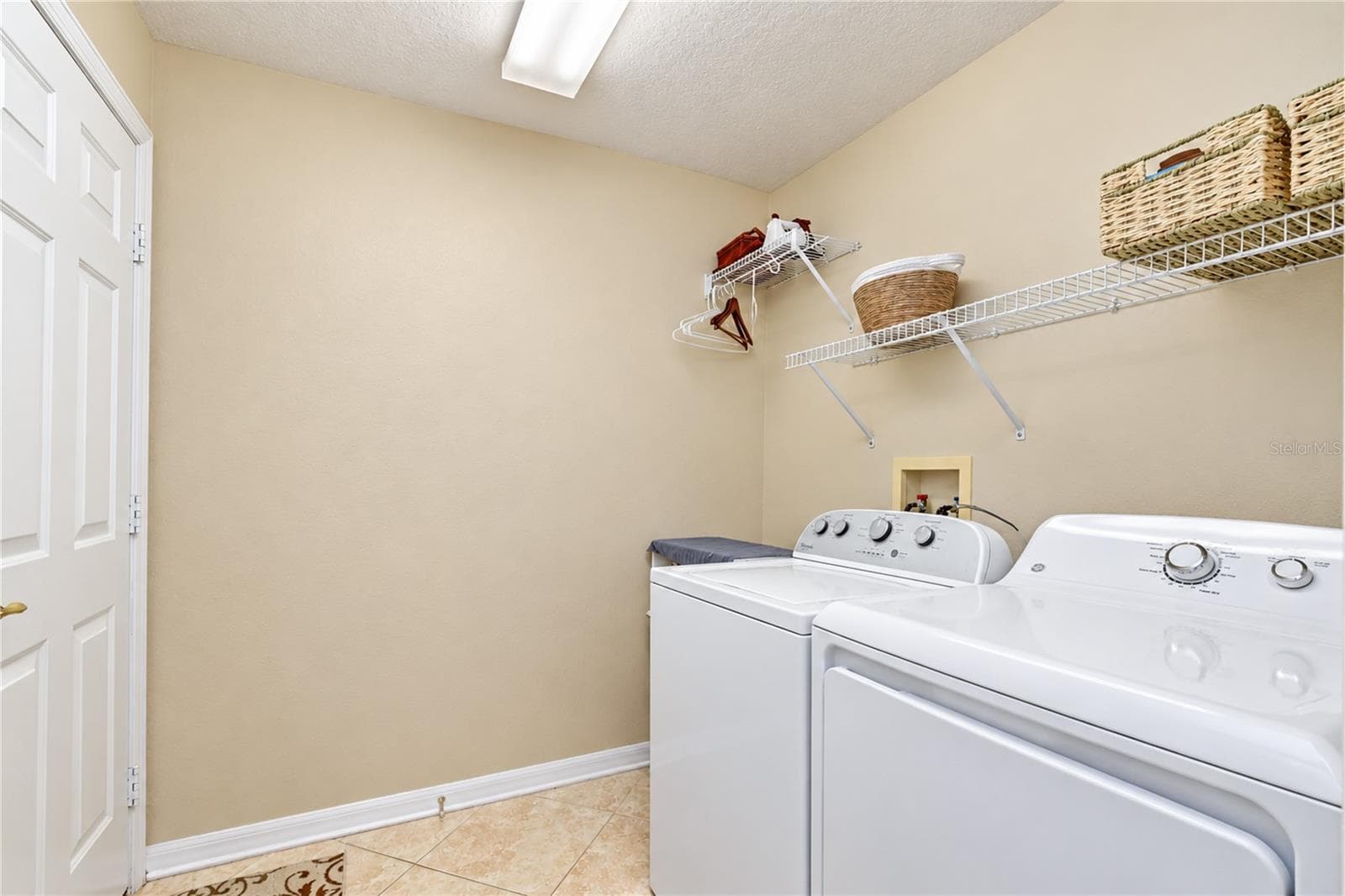 Laundry room - 5104 WHISPERING LEAF TRL, VALRICO