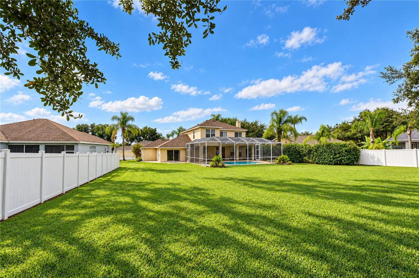 Plenty of room for gatherings, recreation, and outdoor activities. - 5104 WHISPERING LEAF TRL, VALRICO