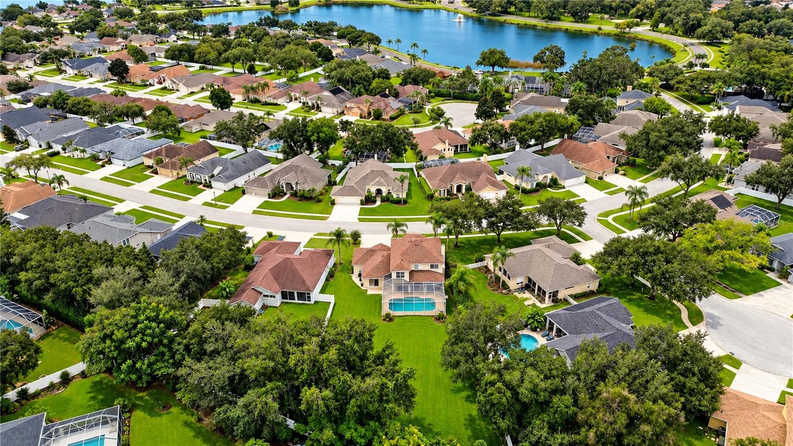 Enjoy scenic Lake Michaela, Lake Stearns, and a 15-acre community park. - 5104 WHISPERING LEAF TRL, VALRICO