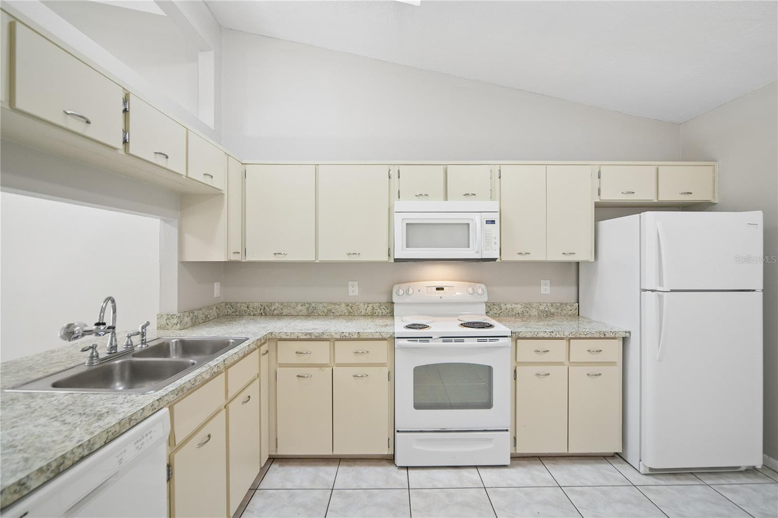 Half Duplex at 624 S WILDFLOWER CT, LONGWOOD, photo 12 of 29