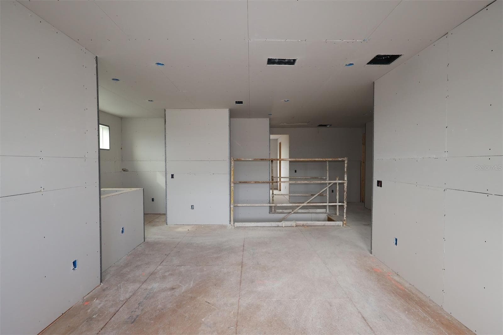 Single Family Residence at 17425 WATER HEMLOCK RD, WINTER GARDEN, photo 13 of 28