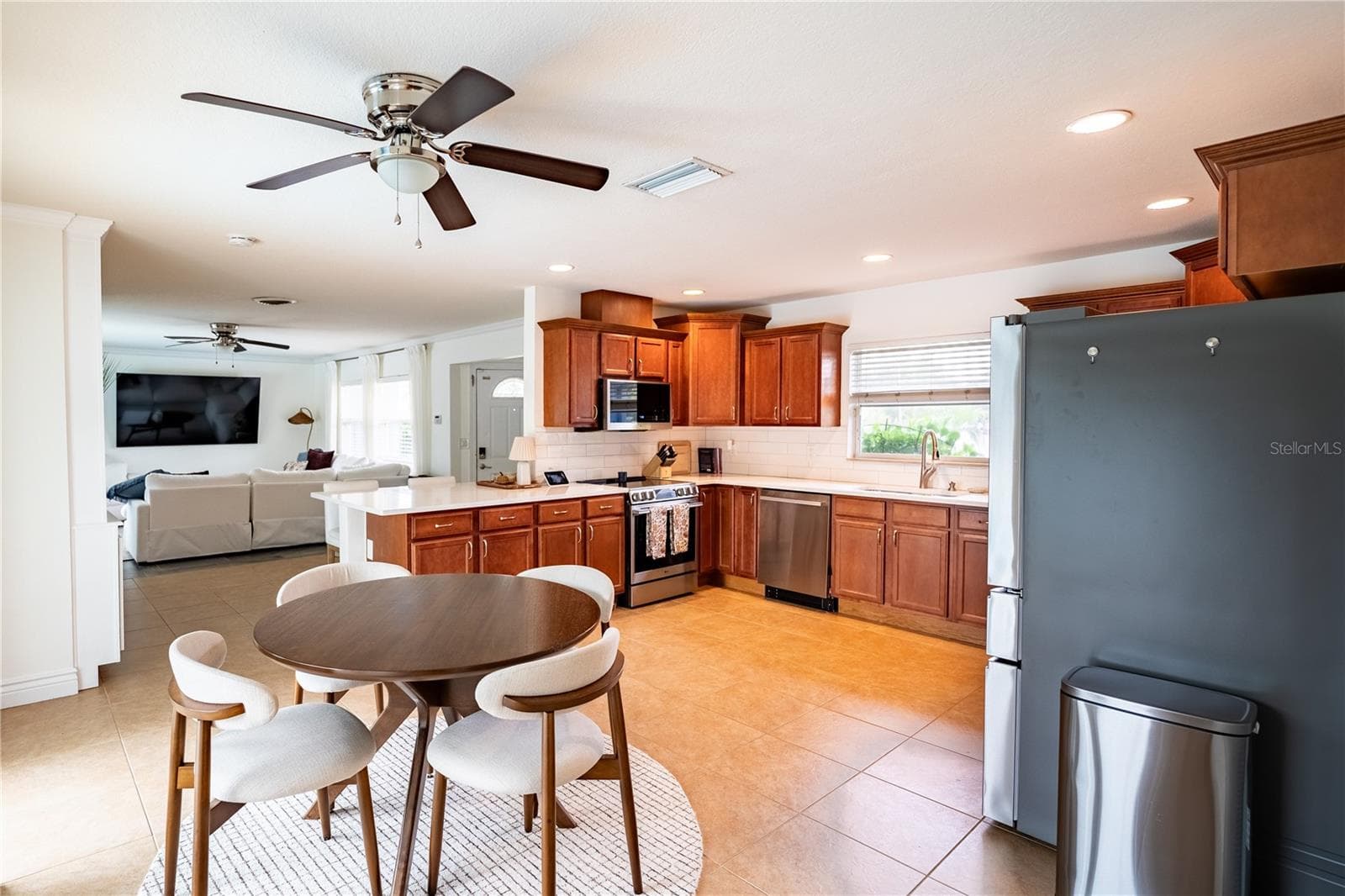 Single Family Residence at 686 SOUTHWEST BLVD N, ST PETERSBURG, photo 6 of 24