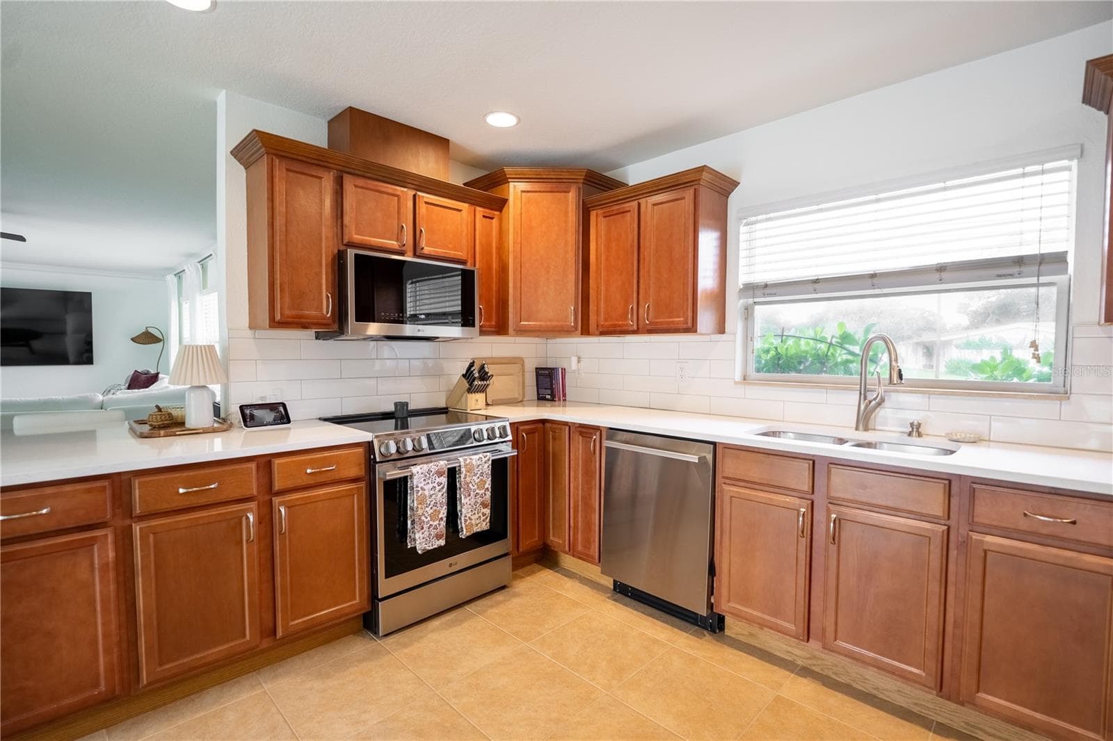 Single Family Residence at 686 SOUTHWEST BLVD N, ST PETERSBURG, photo 7 of 24