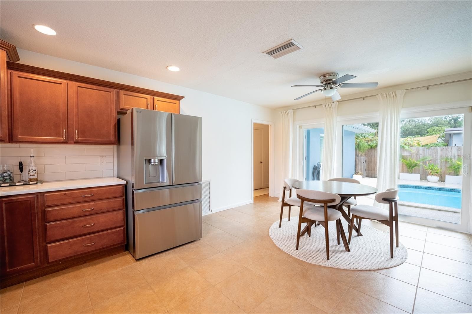 Single Family Residence at 686 SOUTHWEST BLVD N, ST PETERSBURG, photo 8 of 24