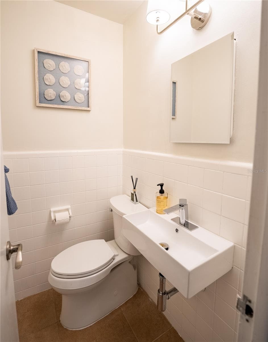 Single Family Residence at 686 SOUTHWEST BLVD N, ST PETERSBURG, photo 20 of 24