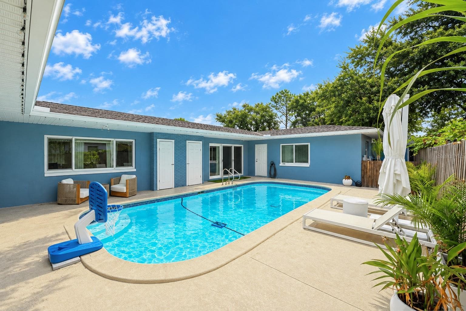 Single Family Residence at 686 SOUTHWEST BLVD N, ST PETERSBURG, photo 22 of 24