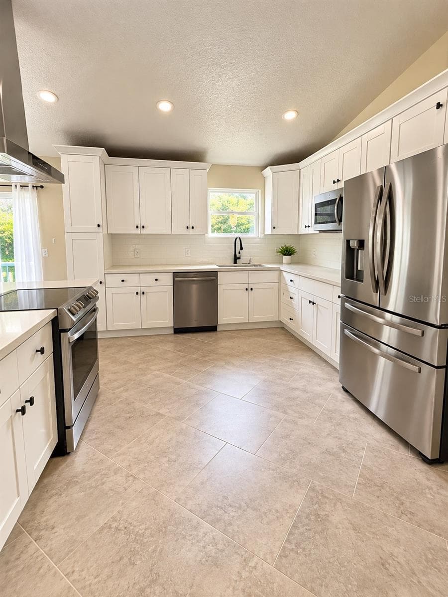 Single Family Residence at 3368 BLOSSOM ST, KISSIMMEE, photo 8 of 40